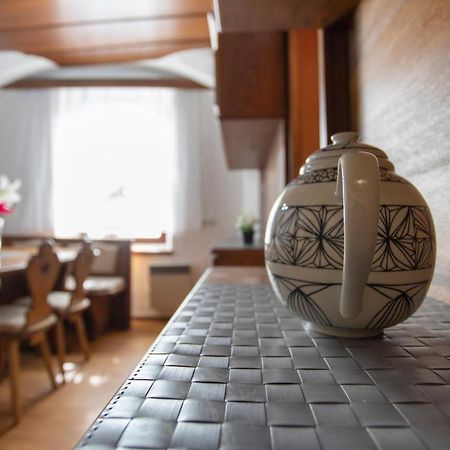 Traditional Old Town Apartment Hall in Tirol Exterior foto
